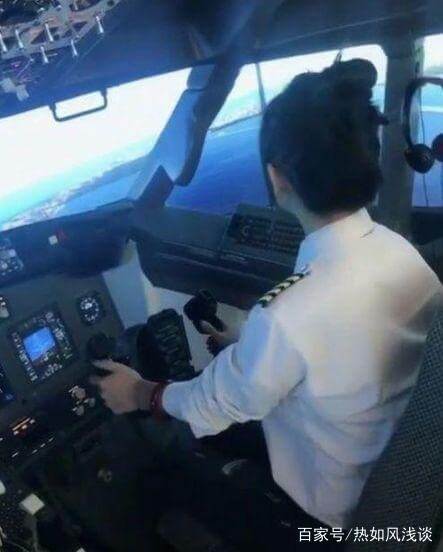抖音美女飛行員火了,開飛機錄視頻,網友:這是模擬飛行駕駛艙 ...-7015 抖音美女飛行員火了,開飛機錄視頻,網友:這是模擬飛行駕駛艙 ...-7015