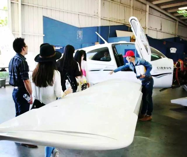 我開過戰(zhàn)斗機、靠倒賣飛機賺到第一桶金，如今科普飛行知識走紅-3204