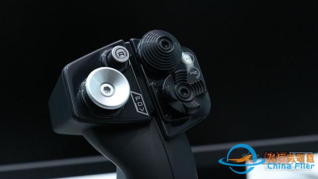 想開飛機嗎？羅技這款飛行模擬搖桿讓你在家就當飛行員-2051