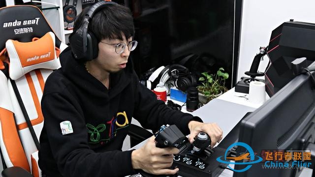 想開飛機嗎？羅技這款飛行模擬搖桿讓你在家就當飛行員-3659