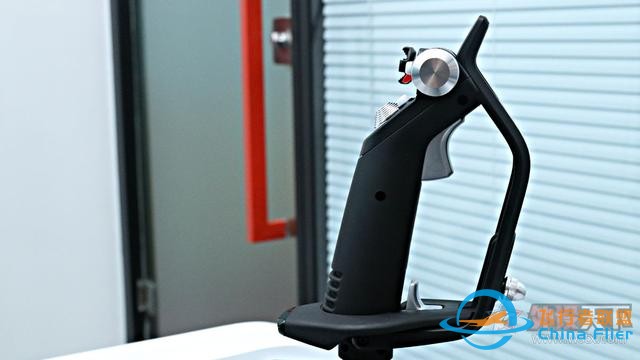想開飛機嗎？羅技這款飛行模擬搖桿讓你在家就當飛行員-1850