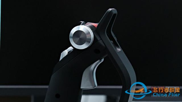 想開飛機嗎？羅技這款飛行模擬搖桿讓你在家就當飛行員-2155