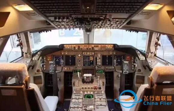 A320客機操縱桿為什么能擺茶盤？側桿模仿戰斗機，副駕被禁止起落-3143