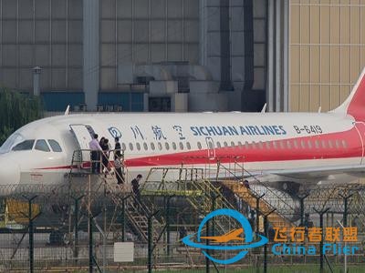 追問川航客機風擋玻璃爆裂原因：維修公司稱沒修過，民航局通報是原裝-3676