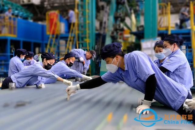 航空工業(yè)各單位：知寒知暖，在你身邊-5781