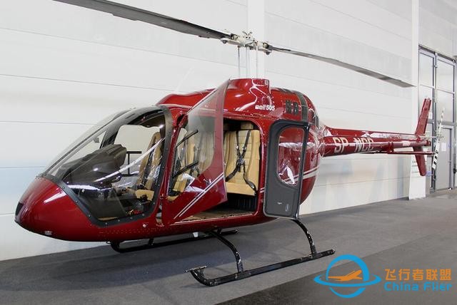 這款系統非常先進的輕型直升機，飛行更加安全，客艙空間大-4660