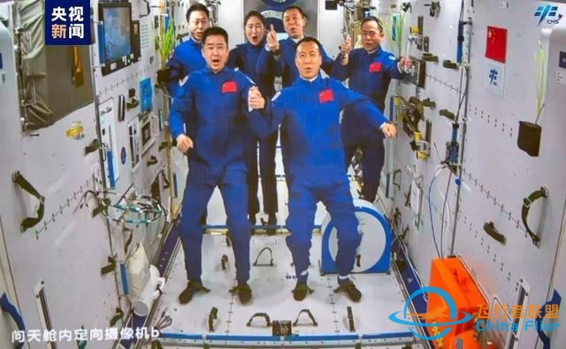 神十五與神十四太空會師，6名航天員如何吃上熱飯？-7154