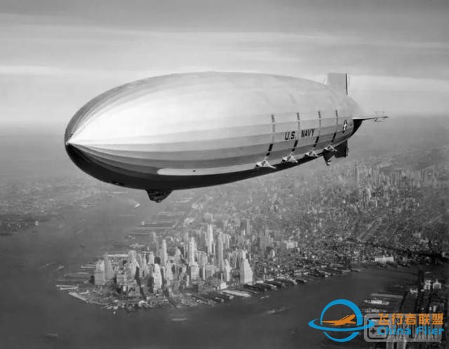 人類在現實中曾多次嘗試過《皇牌空戰7》里的“飛行母艦”-7878