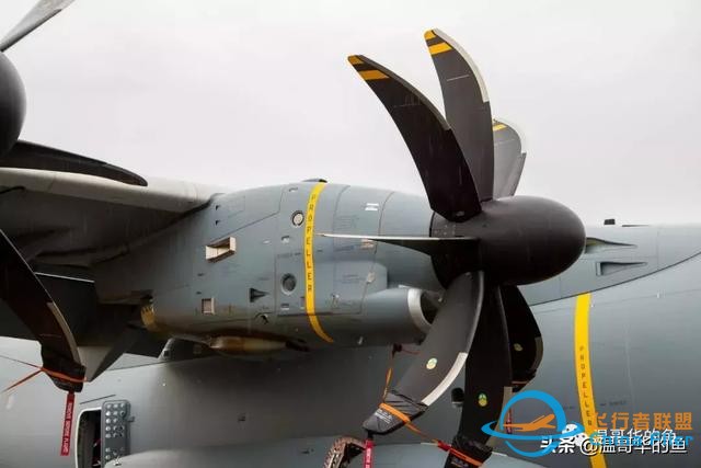 與空中加油飛機A400M近距離接觸-468