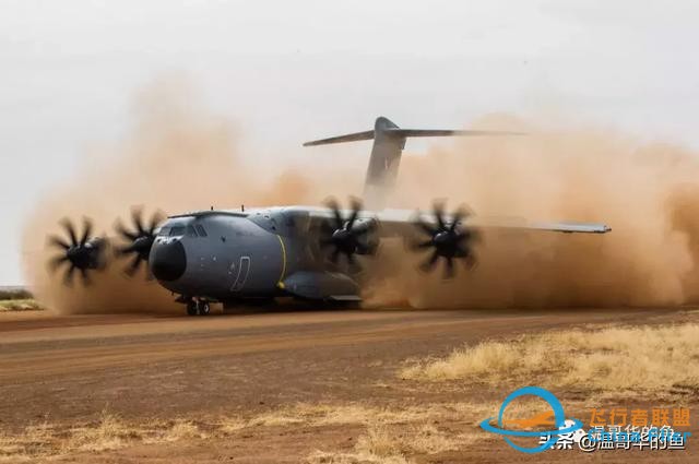 與空中加油飛機A400M近距離接觸-8851