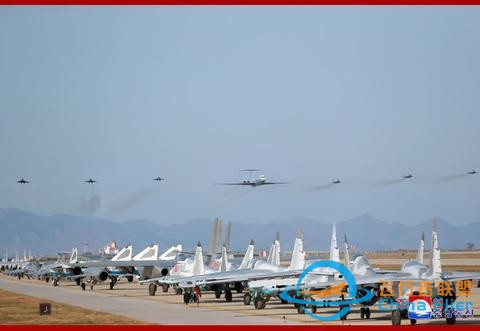 金正恩觀摩朝鮮戰斗飛行技術大賽 現場戰機云集-6998
