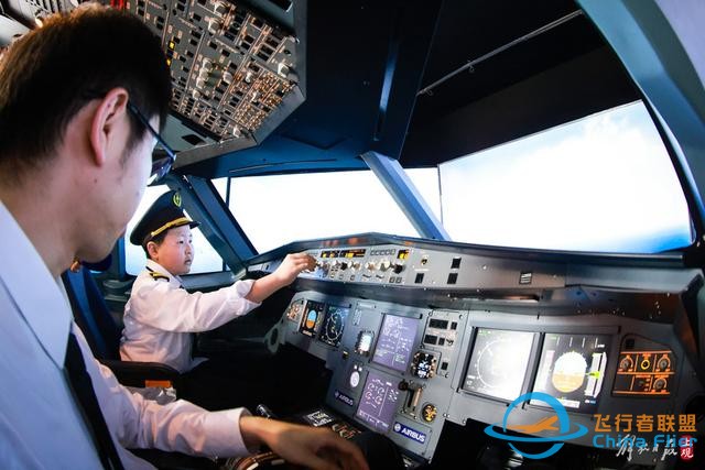 全國助殘日：聽障孩子走進航空運動基地體驗模擬飛行-625