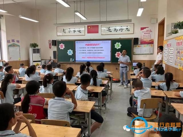“雛鷹乘風起，天高任我飛”——模擬飛行航空志愿服務團進校園-8732