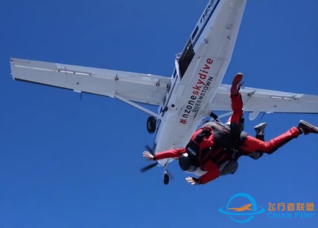 航空遇難死亡率100%，為什么不給乘客自主選擇跳傘逃生的機會？-5010