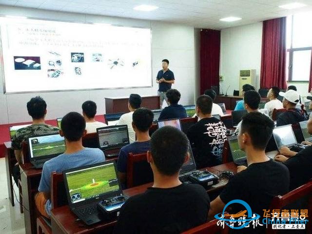 報(bào)名參軍大學(xué)畢業(yè)生入役前苦練無(wú)人機(jī)技術(shù)，培養(yǎng)未來(lái)必備技能-8030