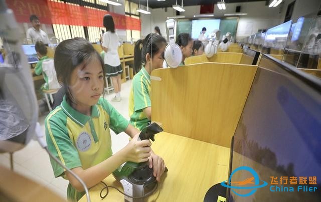 模擬飛行，逐夢(mèng)藍(lán)天！全省800多名青少年齊聚廣州培英中學(xué)-7695