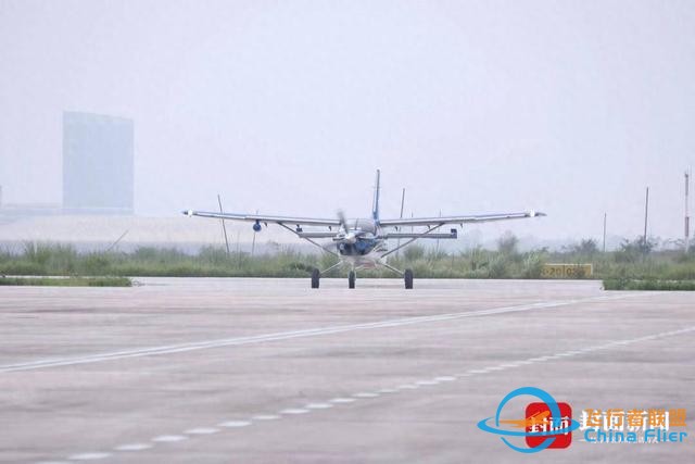 成都大力發展低空經濟新突破 國內首個“干—支—末”跨省低空物流首航成功-2933