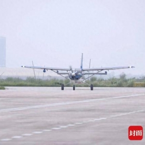 成都大力發(fā)展低空經(jīng)濟新突破 國內(nèi)首個“干—支—末”跨省低空物流首航成功