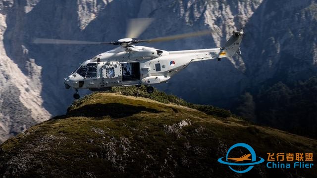 荷蘭AH64阿帕奇、NH90、CH47支奴干直升機將配備新型安全通信套件-9383