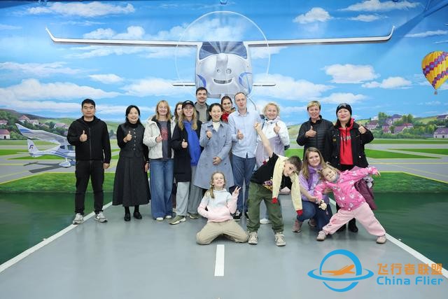 走進AI社區、體驗模擬飛行，國際人才邂逅創新生態圈｜外眼看龍城-8501